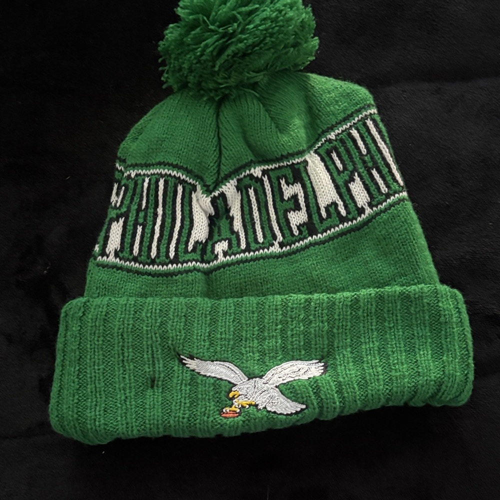 New Era Green Philadelphia throwback Pom Beanie with classic Eagle
